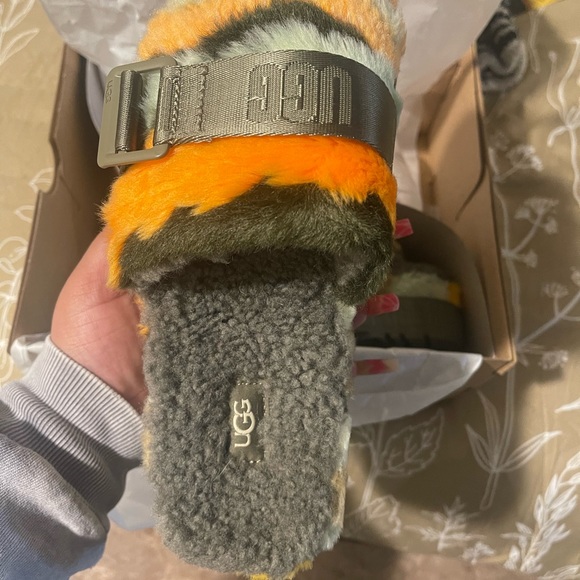 Camo Ugg slide size 7 brand new never worn original box and proof of purchase - Picture 4 of 6